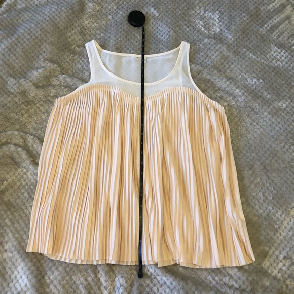 Cream and White Pleated Accordion Sweetheart Tank - Picture 5 of 9
